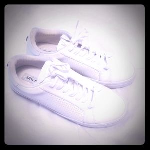 Steve Madden all white sneakers 9